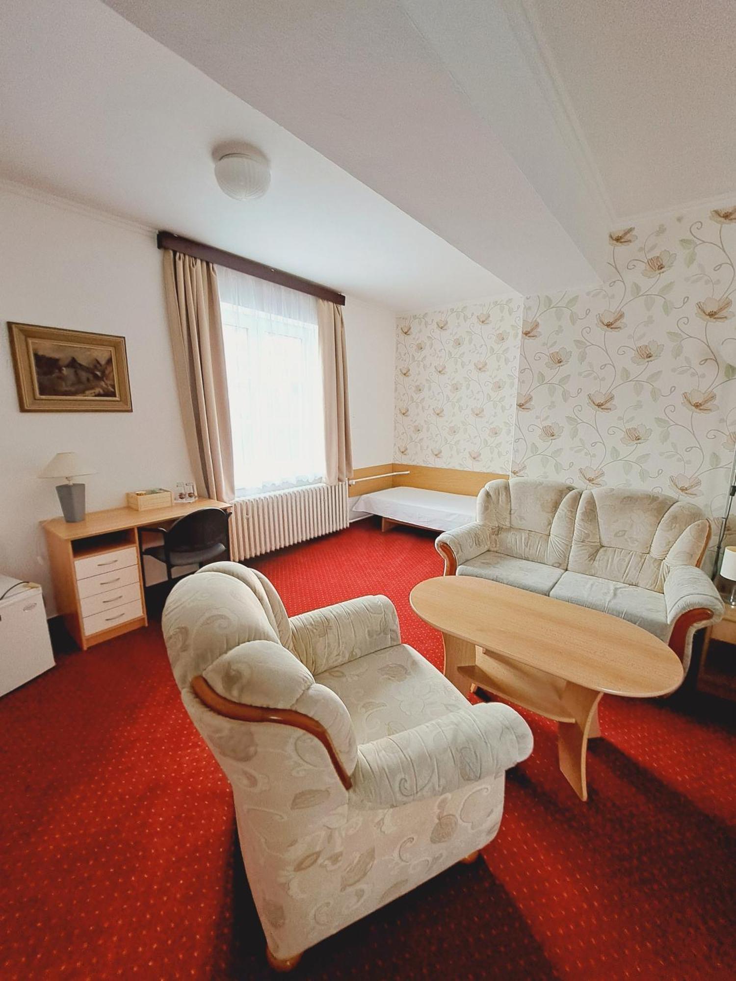 Hotel Grand Tanvald Exteriör bild