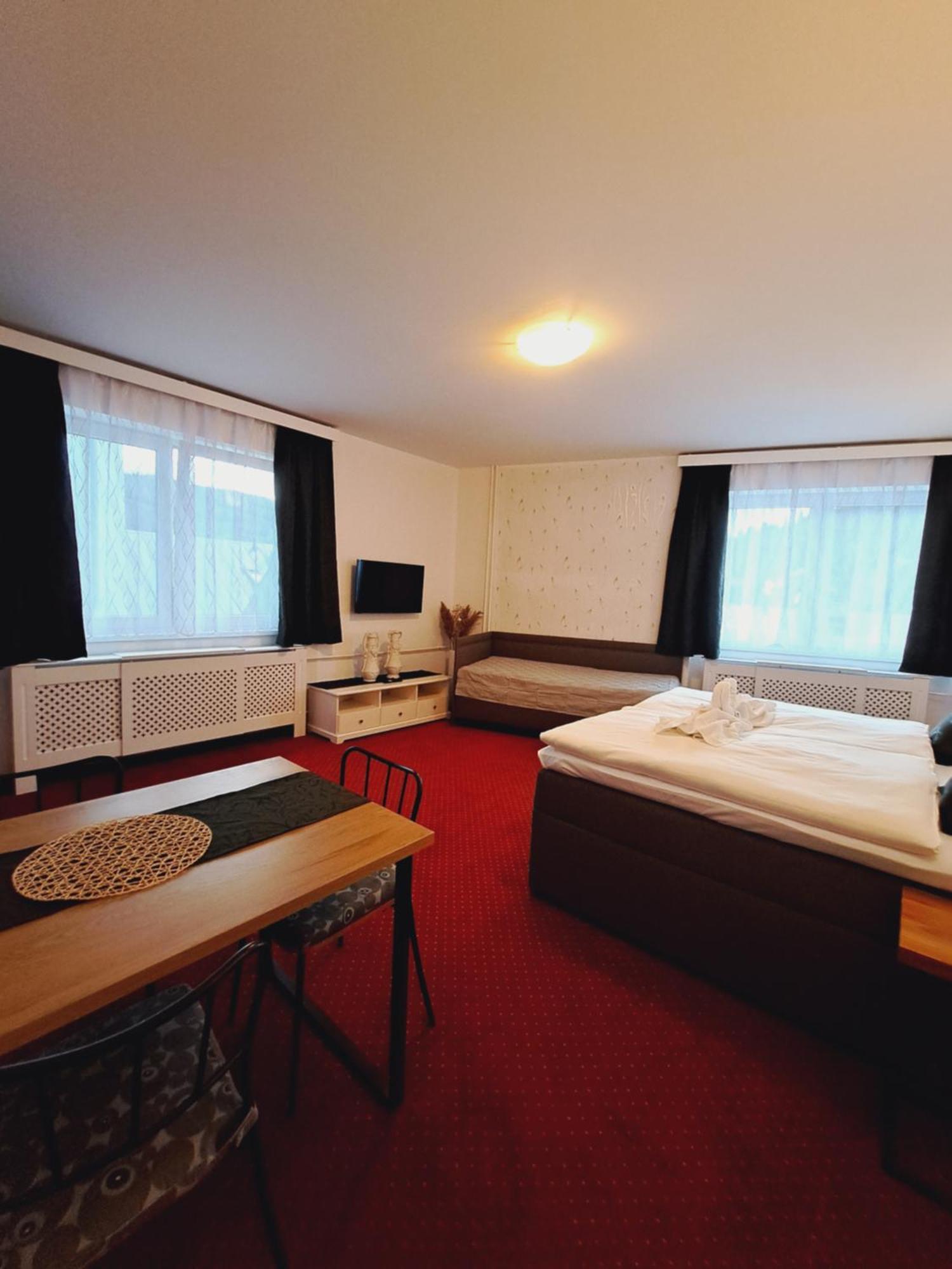 Hotel Grand Tanvald Exteriör bild