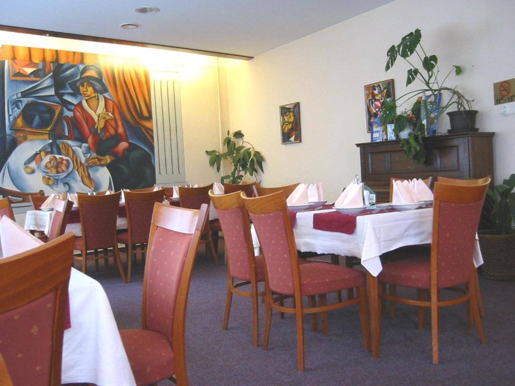 Hotel Grand Tanvald Exteriör bild