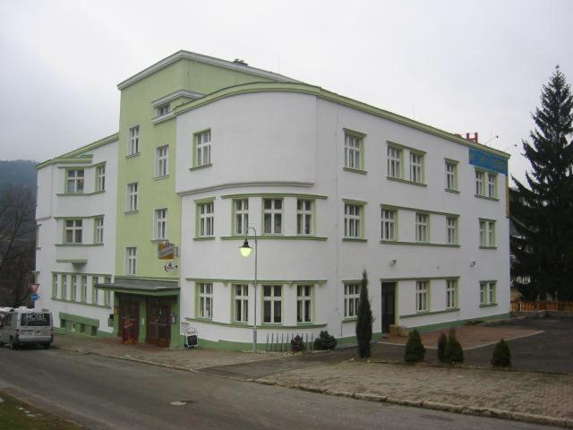 Hotel Grand Tanvald Exteriör bild